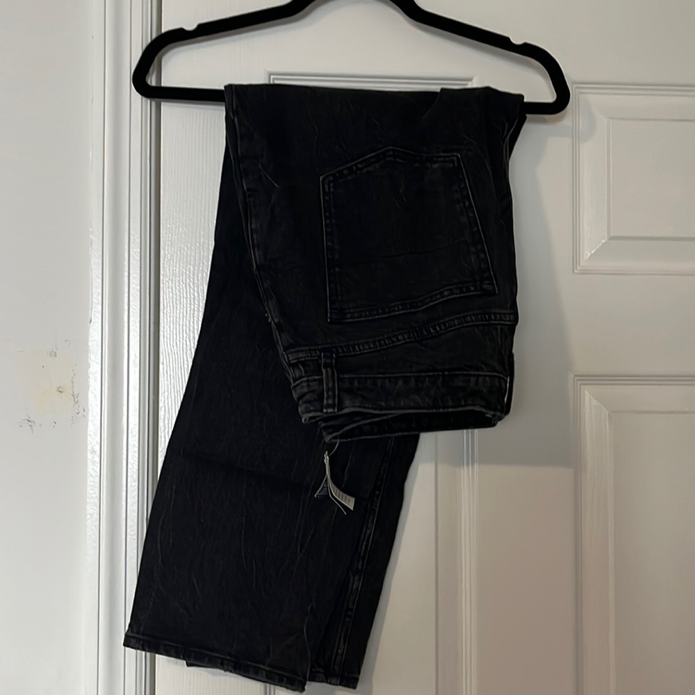 Abercrombie high rise mom jean, black